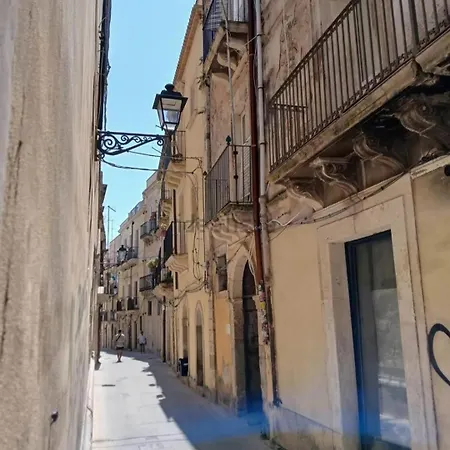 Donna Sicilia Ortigia